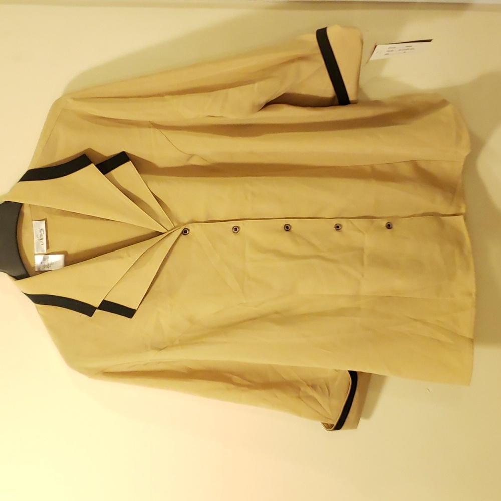 Naomi blouse nwt